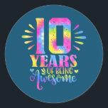 10 Years Of Being Awesome 10th Birthday Girl  Runder Aufkleber<br><div class="desc">10 Years Of Being Awesome 10th Birthday Girl Gift. Perfect gift for your dad,  mom,  papa,  men,  women,  friend and family members on Thanksgiving Day,  Christmas Day,  Mothers Day,  Fathers Day,  4th of July,  1776 Independent day,  Veterans Day,  Halloween Day,  Patrick's Day</div>