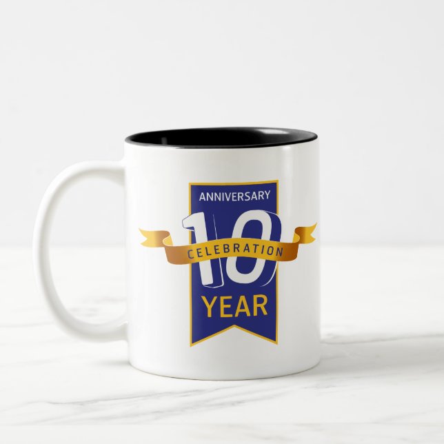10. ZWEIFARBIGE TASSE (Links)