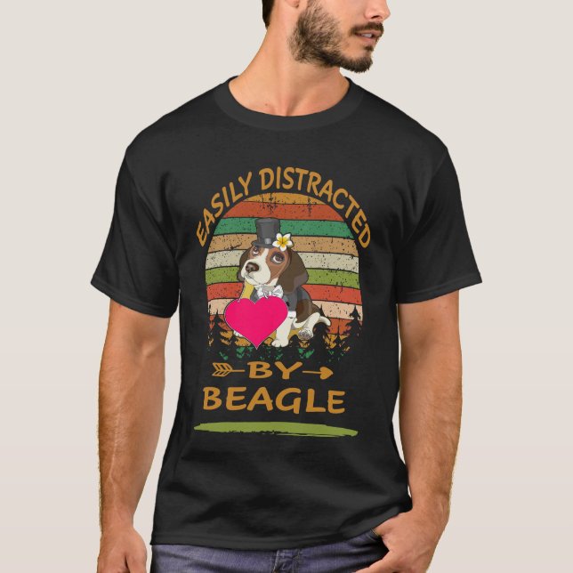 114 Leicht vom Beagle abgelenkt T-Shirt (Vorderseite)