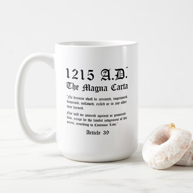 1215 A.D.™ La Magna Carta Article 39 Mug Classique (Avec donut)