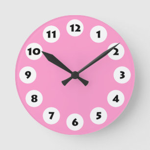 12 Spots - Black with White on Pink Runde Wanduhr