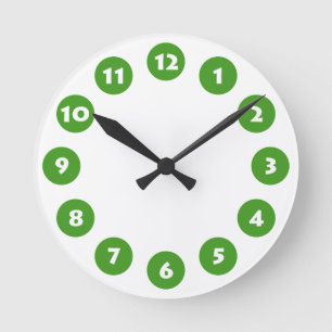 12 Spots - Weiß mit Avocado Green auf Weiß Runde Wanduhr