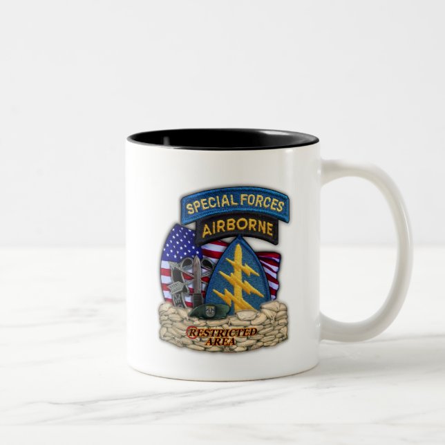 12. Tierarzt der Kraft-Gruppen-grünen Barett-SF Zweifarbige Tasse (Rechts)