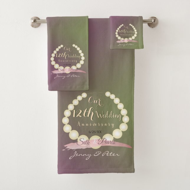  12th Wedding Anniversary Pearls and Moss B Badhandtuch Set (Insitu)