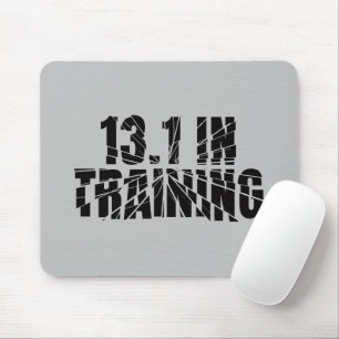 13.1. Halbmarathon-Wettläufer in Breken Glass Mousepad