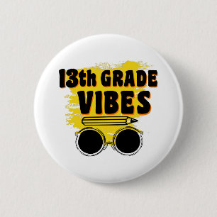 13. Klasse Vibes-Shirt Zurück zur Schule Erster Ta Button