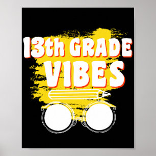 13. Klasse Vibes-Shirt Zurück zur Schule Erster Ta Poster