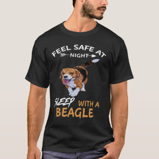 166 fühlen sich bei Nachtruhe mit Beagle sicher T-Shirt