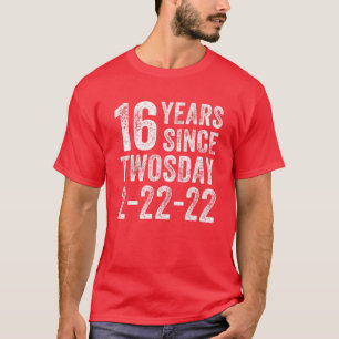 16. Geburtstag Twosday 2022 16 Jahre alt geboren i T-Shirt
