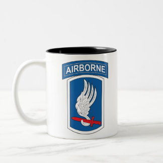 173. Im Flugzeug Brigade "Sky Soldiers" Zweifarbige Tasse