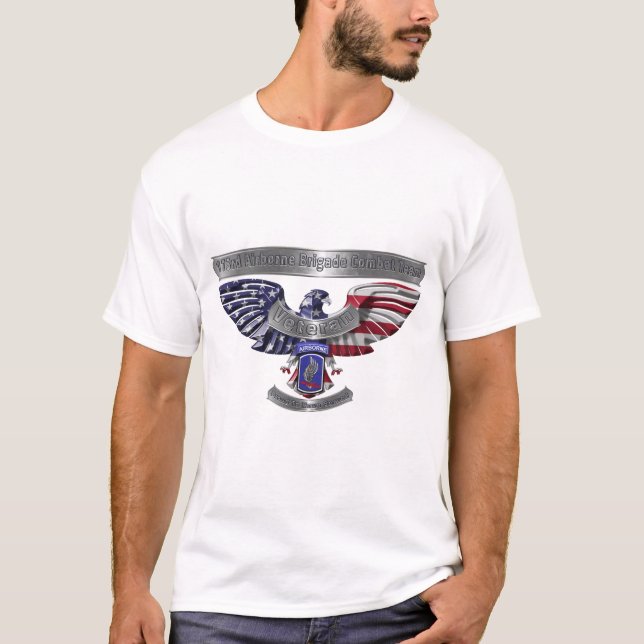173. Im Flugzeug "Stolz, bedient zu haben" T-Shirt (Vorderseite)