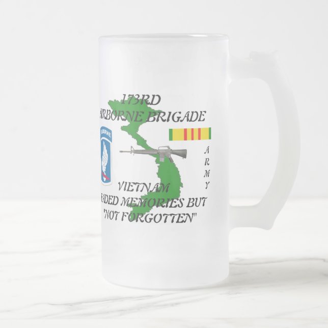 173rd Im Flugzeug mattierte Tasse (Rechts)