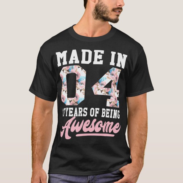 17-jährige Mädchen geben Geborenen zum 17. Geburts T-Shirt (Vorderseite)