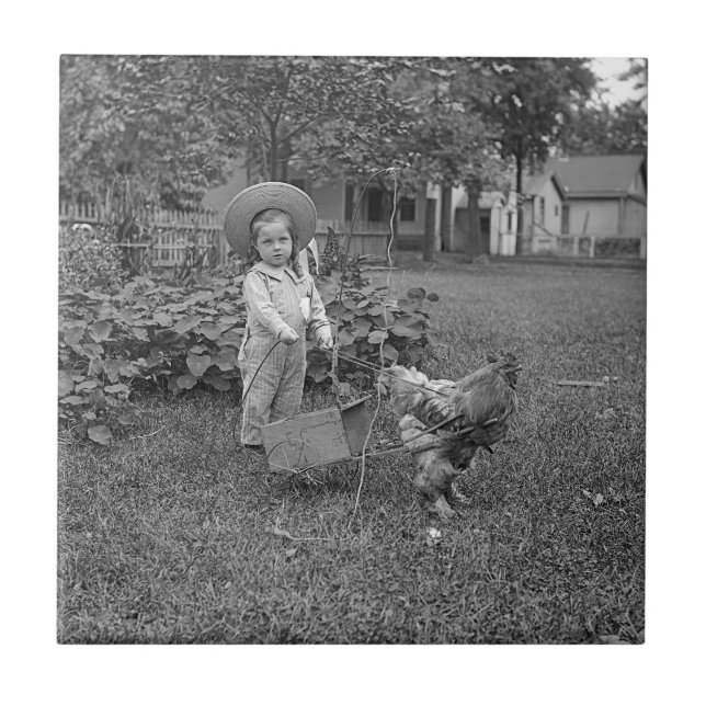 1880er Jahre Adorable Girl and Rooster Cart im Gar Fliese (Vorderseite)