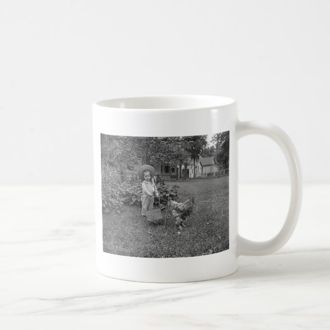 1880er Jahre Adorable Girl and Rooster Cart im Gar Kaffeetasse (Rechts)