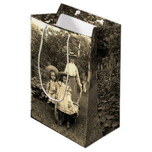 1890er Foto Heirloom Garden Mutter Töghters Mädche Mittlere Geschenktüte