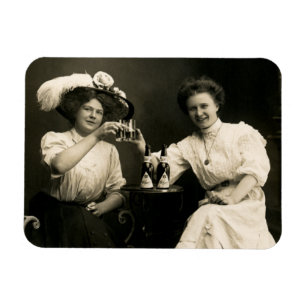 1905 Biertrinkende Girl-Freunde Magnet