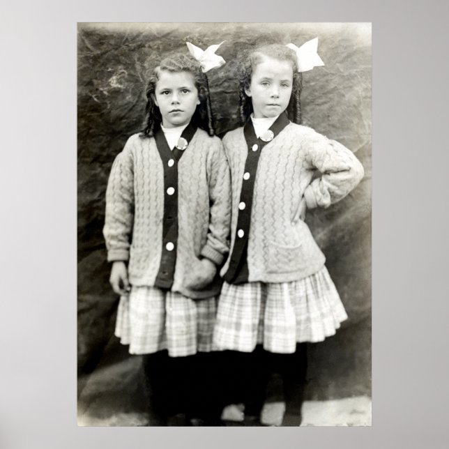 1910 Girlfriends mit passenden Outfits Poster (Vorne)