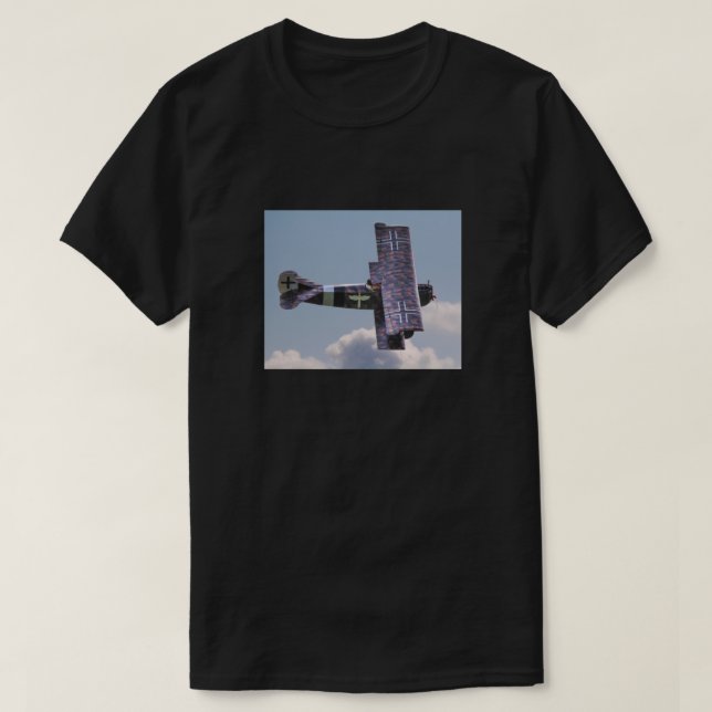 1917 Fokker D VII in Flight Essential T-Shirt (Design vorne)