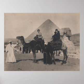 1930 Flapper Girls auf Kamelen Ägypten Pyramiden P Poster