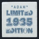 1935 oder Any Year Birthday Limited Edition 80th V Steinuntersetzer<br><div class="desc">1935 oder Any Year Birthday Limited Edition 80th V2Z. Sie suchen ein einzigartiges Geburtstagsgeschenk? Hier ist ein lustiges Geburtstagsgeschenk.Und! -Text ist anpassbar, sodass Sie einen Namen ändern oder hinzufügen können, ein Gefühl hinzufügen oder ein Jahr ändern können. Es liegt an Ihnen - Sie können ein einzigartiges einmaliges Geschenk haben, das...</div>