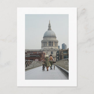 1940er Jahre auf der Millennium Bridge London (633 Postkarte