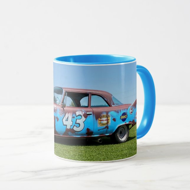 1960 Plymouth Richard Petty Tribute Tasse (VorderseiteRechts)