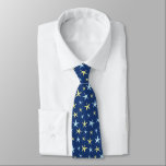 1960s Geometric Blue Krawatte<br><div class="desc">This fun starry pattern neckhas a retro 60s vibe with whimsical, geometric stars in shades of blue and yellow. Appears-Design on the front and back.</div>