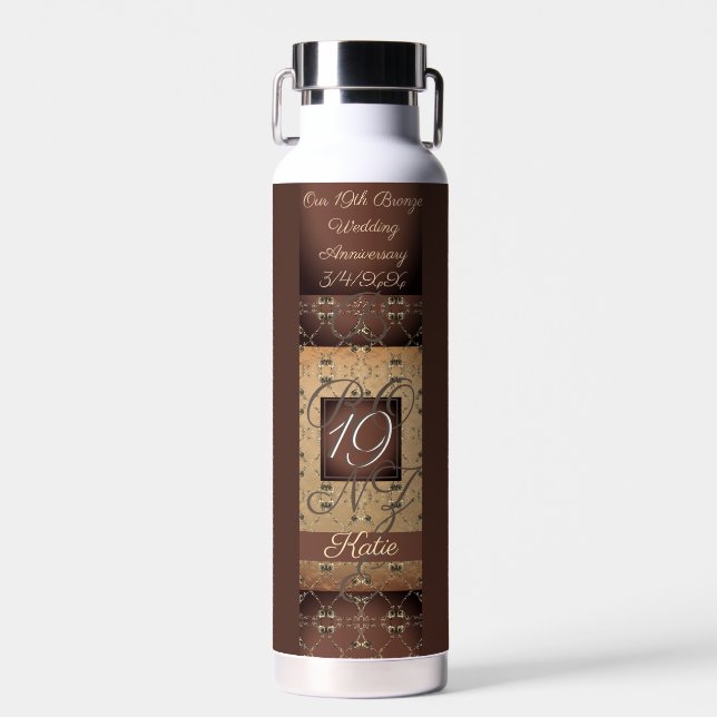 19. Hochzeitstag Dunkle Bronze Monogramm Trinkflasche (Vorne)