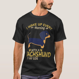 19 Ich wache jeden Morgen mit einem Dachshund nebe T-Shirt