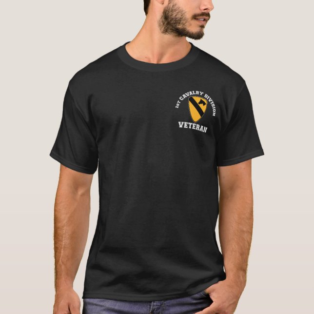 1. Cav Tierarzt - Uni-Art T-Shirt (Vorderseite)