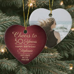1 Foto JEDER Geburtstag Brushed Burgundy & Gold He Keramik Ornament<br><div class="desc">Herzlichen Glückwunsch zum Geburtstag! Feiern Sie einen fröhlichen Geburtstag mit einem Foto in Bordeaux- und Goldverzierung. Alle Formulierungen auf dieser Vorlage (inklusive "Cheers to 50 Years") sind für einen 50. Geburtstag Set, können aber für jedes Jahr oder jede Art von Veranstaltung einfach personalisiert werden. Das Design besticht durch rote Imitate...</div>