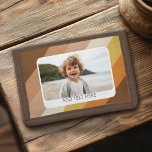 1 FotoCollage - Text - Retro Streifen Warme Farben Trifold Geldbörse<br><div class="desc">Benutzen Sie ein Foto,  um ein persönliches Geschenk zu kreieren. Ein Ort zum Hinzufügen von Text innerhalb eines weißen,  abgerundeten Ecke. Wenn Sie die Bilder anpassen müssen,  klicken Sie auf das Werkzeug anpassen,  um Änderungen vorzunehmen.</div>