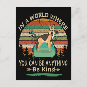 1 in einer Welt, in der man alles sein kann, was g Postkarte