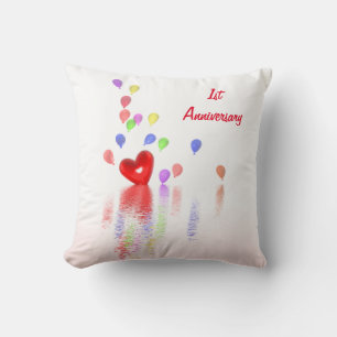 1. Jahrestag Rotes Herz und Balloons Kissen