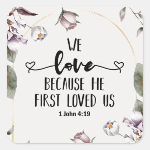 1 John 4:19 Wir Liebe, weil er uns zum ersten Mal  Quadratischer Aufkleber