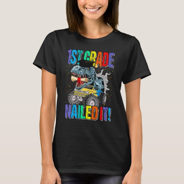 1. Klasse Nails It Monster Truck Dinosaurier T-Shirt (Vorderseite)