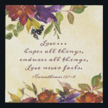 1 Korinther 13:7 Liebe versage nie Herbstflora Künstlicher Leinwanddruck<br><div class="desc">Inspiration Schrift Hochzeit Imitate Canvas Print zeigt schöne rustikale Herbstwasserfarbe lila,  blaue,  verbrannte orange Blume und Grün. Es enthält Bibel Verse 1 Korinther 13:7-8,  "Liebe...  hofft alles,  hält alles,  Liebe nie versage."</div>