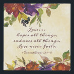1 Korinther 13:7 Liebe versage nie Herbstflora Künstlicher Leinwanddruck<br><div class="desc">Inspiration Schrift Hochzeit Imitate Canvas Print zeigt schöne rustikale Herbstwasserfarbe lila,  blaue,  verbrannte orange Blume und Grün. Es enthält Bibel Verse 1 Korinther 13:7-8,  "Liebe...  hofft alles,  hält alles,  Liebe nie versage."</div>