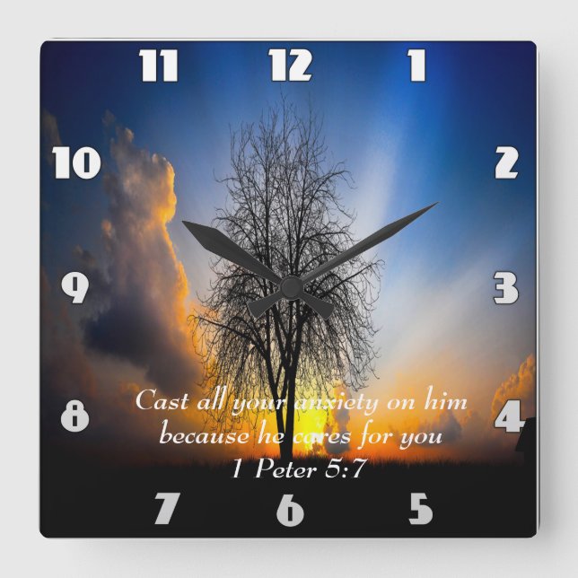 1 Peter 5:7 Baum in einem Feld mit blauem Himmel Quadratische Wanduhr (Vorderseite)