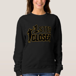 1 Step Closer – Motivational Quote women's Sweatshirt