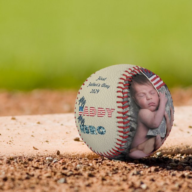 1. Vatertag Mein Papa Mein Held Leder Foto Baseball (Easily personalize this First Father's Day My Daddy My Hero baseball - he'll love it!)