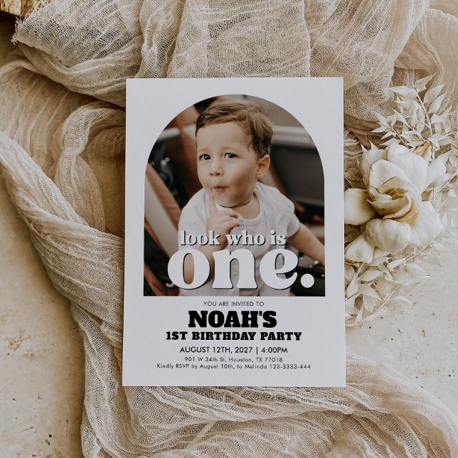 1er Anniversaire Invitation Regardez qui est une i (Créateur téléchargé)