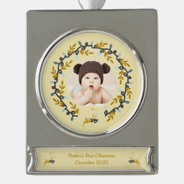 1st Christmas Deer with Wreath Yellow Banner-Ornament Silber (Vorderseite)