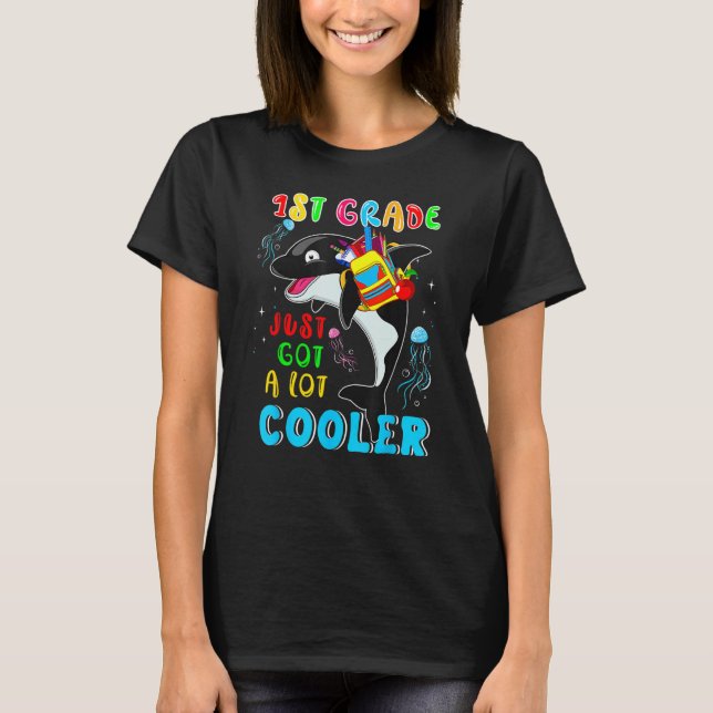 1st Grade Just Got A Lot Cooler Cute Orca Wearing  T-Shirt (Vorderseite)