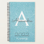 2022 Aquamarines Aqua Blue Glitzer Sparkle Monogra Planer<br><div class="desc">2022 Aquamarin Aqua Blue Sparkle Glitzer Monogram Name und Initial Spiral Notebook Planner. Das macht den perfekten 16 Geburtstag,  Hochzeit,  Brautparty,  Jubiläum,  Babydusche oder Junggeselinnen-Abschied Geschenk für jemanden,  der Lieben glamourösen Luxus und schicke Stile.</div>