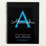 2022 Blue Black Monogram Elegant Planer<br><div class="desc">2022 Blue und Black Monogram Name and Initial Spiral Notebook Planner. Das macht den perfekten 16 Geburtstag, Hochzeit, Brautparty, Jubiläum, Babydusche oder Junggeselinnen-Abschied Geschenk für jemanden, der Lieben glamourösen Luxus und schicke Stile.</div>