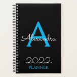 2022 Blue Black Monogram Elegant Planer<br><div class="desc">2022 Blue und Black Monogram Name and Initial Spiral Notebook Planner. Das macht den perfekten 16 Geburtstag, Hochzeit, Brautparty, Jubiläum, Babydusche oder Junggeselinnen-Abschied Geschenk für jemanden, der Lieben glamourösen Luxus und schicke Stile.</div>