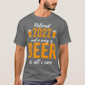 2022 erschöpft und eine Tasse Bier ist alles, was  T-Shirt