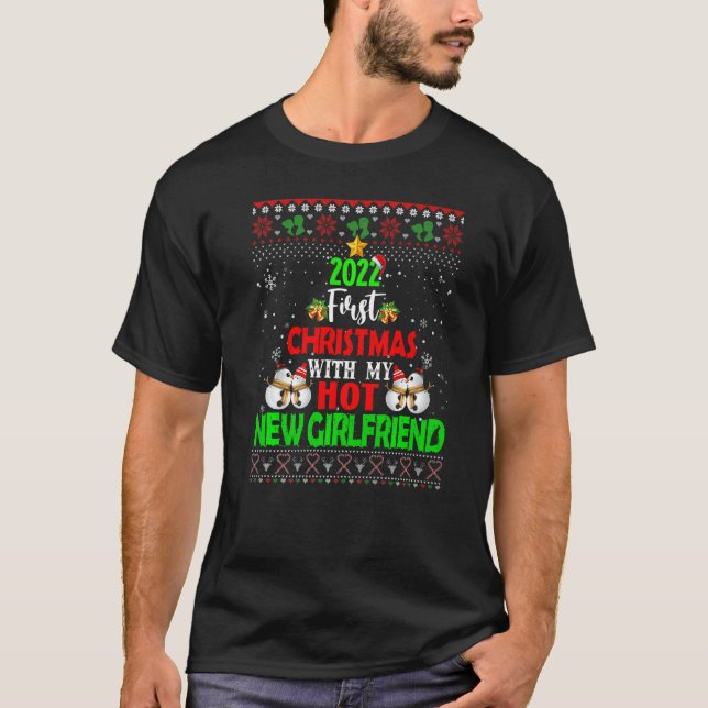 2022 First Christmas With My Hot New Girlfriend Ug T-Shirt (Vorderseite)